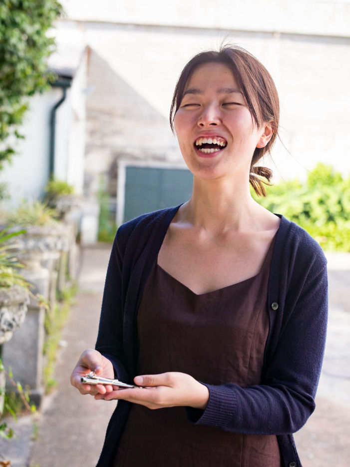 Soo Jeong Lee, Sekretariat